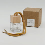 Auto-Diffusor mit Holzdeckel und Glasflakon inklusive Verpackung als stilvolles Duft-Accessoire fürs Auto