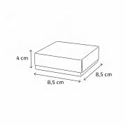 Maßskizze einer quadratischen Box mit 8,5 x 8,5 cm Grundfläche und 4 cm Höhe