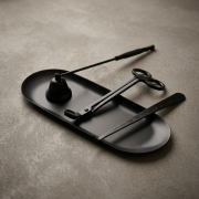 Elegantes Kerzenpflege-Set aus Metall in Schwarz mit Zubehör für die optimale Kerzenpflege