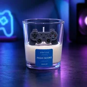 Gaming Duftkerze High Score mit Controller-Motiv im RGB Gaming-Setup