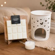 Duftlampe für Wax Melts in Weiß mit Herzmotiv, Snapbar und Teelicht
