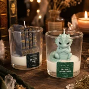 Fantasy Kerzen Set mit Grumpy Guardian Drachenkerze und Chapter One Bücherkerze