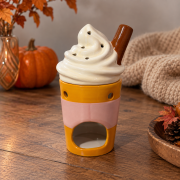 Pumpkin Spice Latte Duftlampe in Becherform mit Sahnehaube