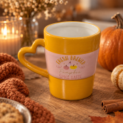 Pumpkin Spice Latte Tasse mit Herzhenkel im herbstlichen Design